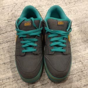 MENS Nike 6.0 skate shoes